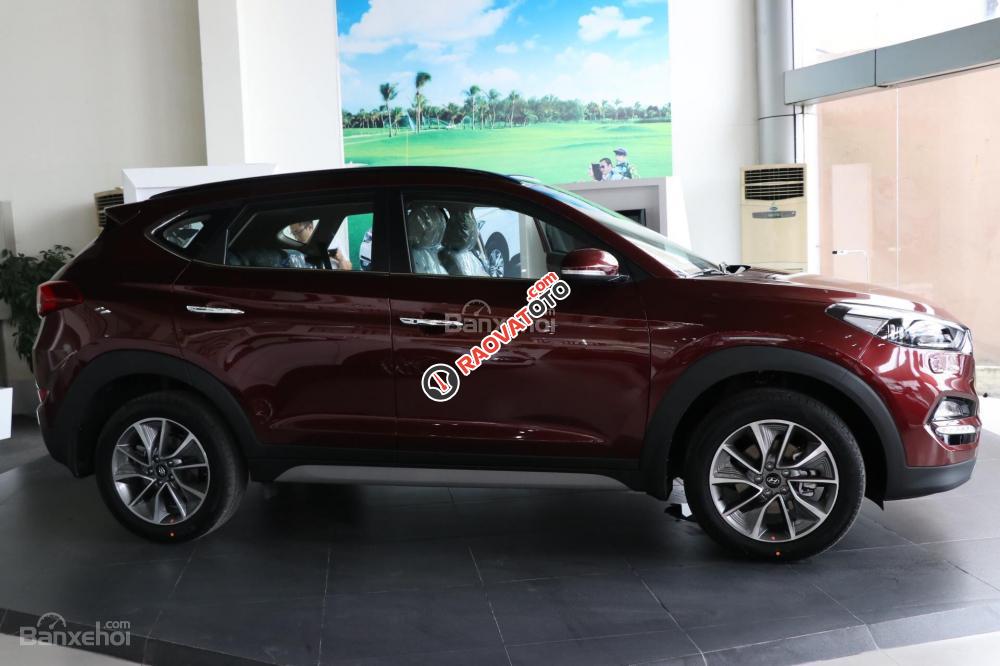 Hyundai Tucson 2017 bản full, máy xăng. Hỗ trợ vay vốn 80% giá trị xe, hotline: 0948945599 - 0935904141-2