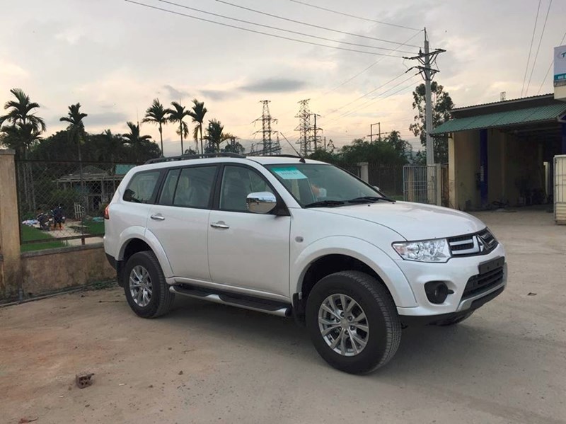 Bán ô tô Mitsubishi Pajero Sport đời 2017, màu trắng, nhập khẩu chính hãng, giá tốt-3