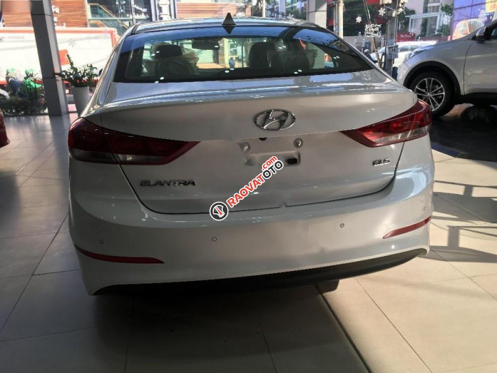 Bán Hyundai Elantra 2.0AT đời 2017, màu trắng, giá chỉ 749 triệu-3