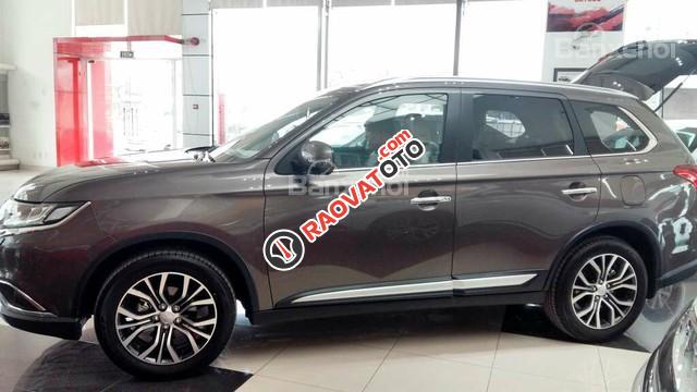 Bán ô tô Mitsubishi Outlander đời 2017, màu nâu, nhập khẩu, giá tốt nhất khu vực, tư vấn 24/7, giao xe tại Huế-0