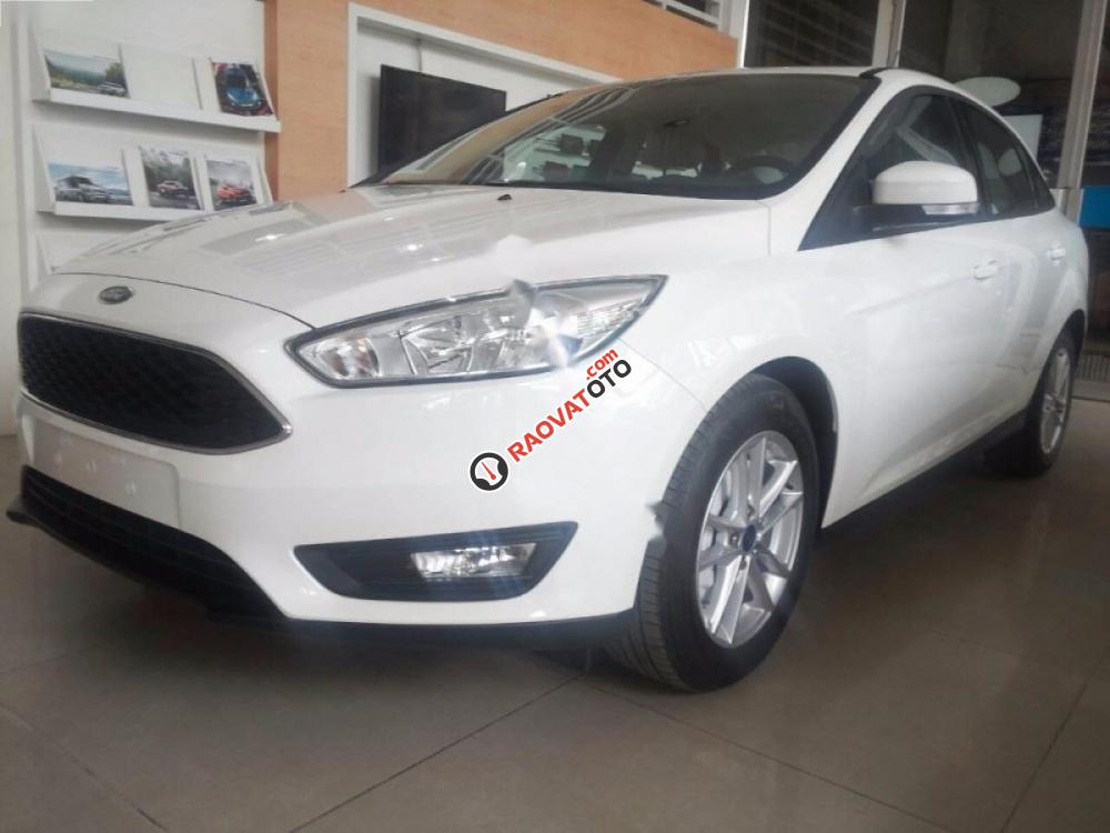 Bán ô tô Ford Focus đời 2017, màu trắng-4