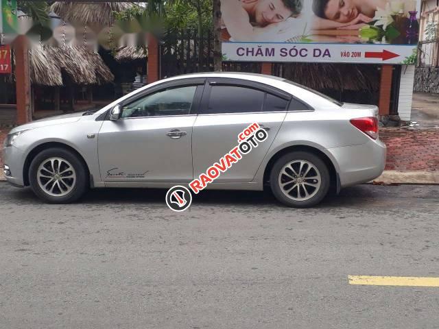 Chính chủ bán xe Chevrolet Cruze 2010, màu bạc-2