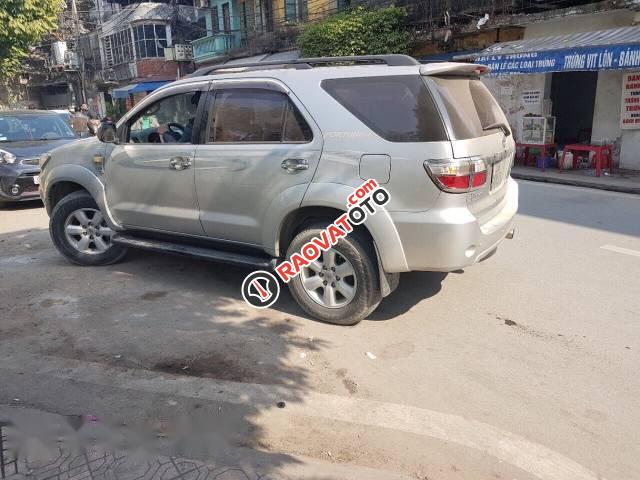 Bán ô tô Toyota Fortuner G đời 2011, màu bạc -2