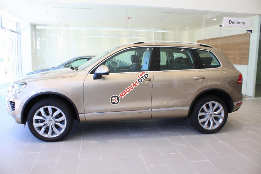 Bán ô tô Volkswagen Touareg đời 2016, màu vàng, nhập khẩu nguyên chiếc-1