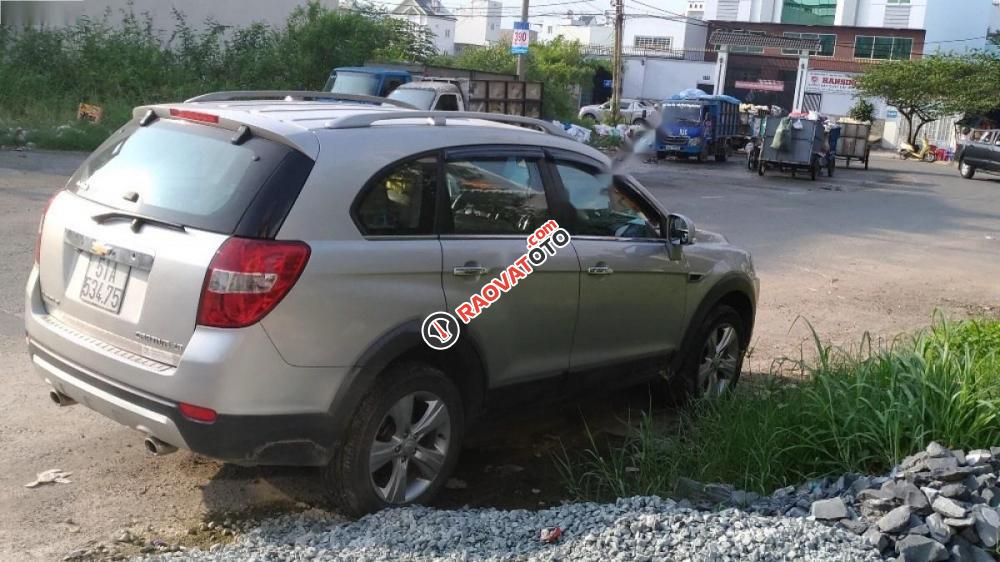 Cần bán xe Chevrolet Captiva sản xuất 2013, màu bạc số sàn-1