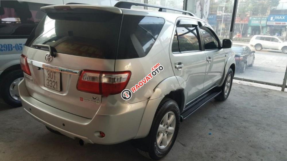 Bán xe Toyota Fortuner V 4x4 AT đời 2009, màu bạc xe gia đình-7