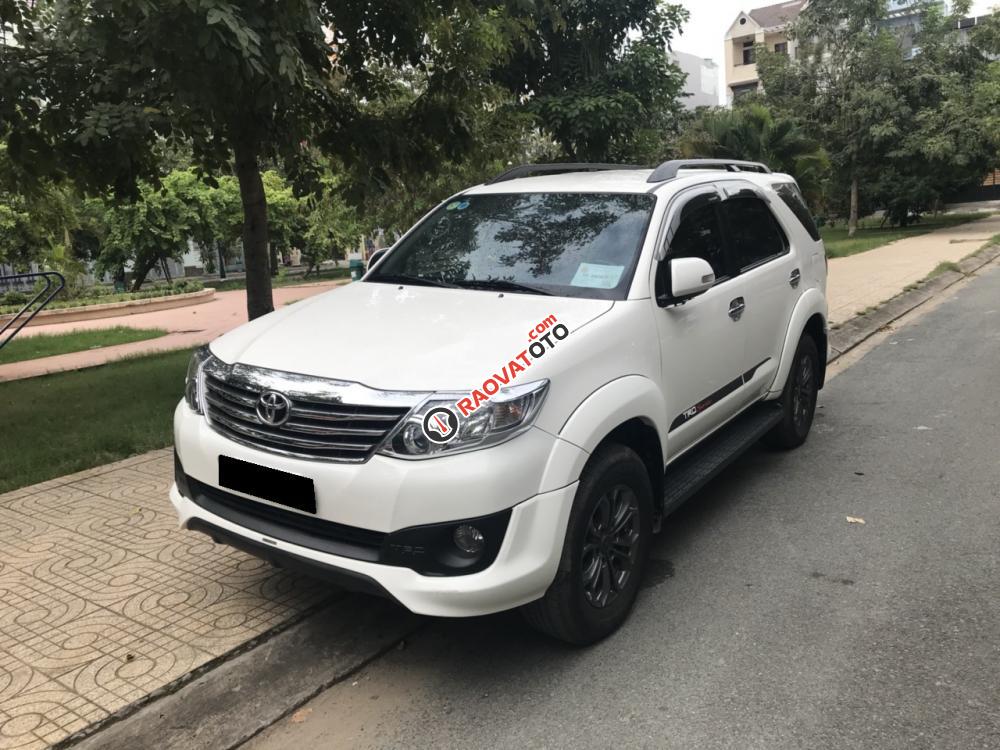 Cần bán Toyota Fortuner 2014, màu trắng, nhập khẩu nguyên chiếc chính chủ giá cạnh tranh-0