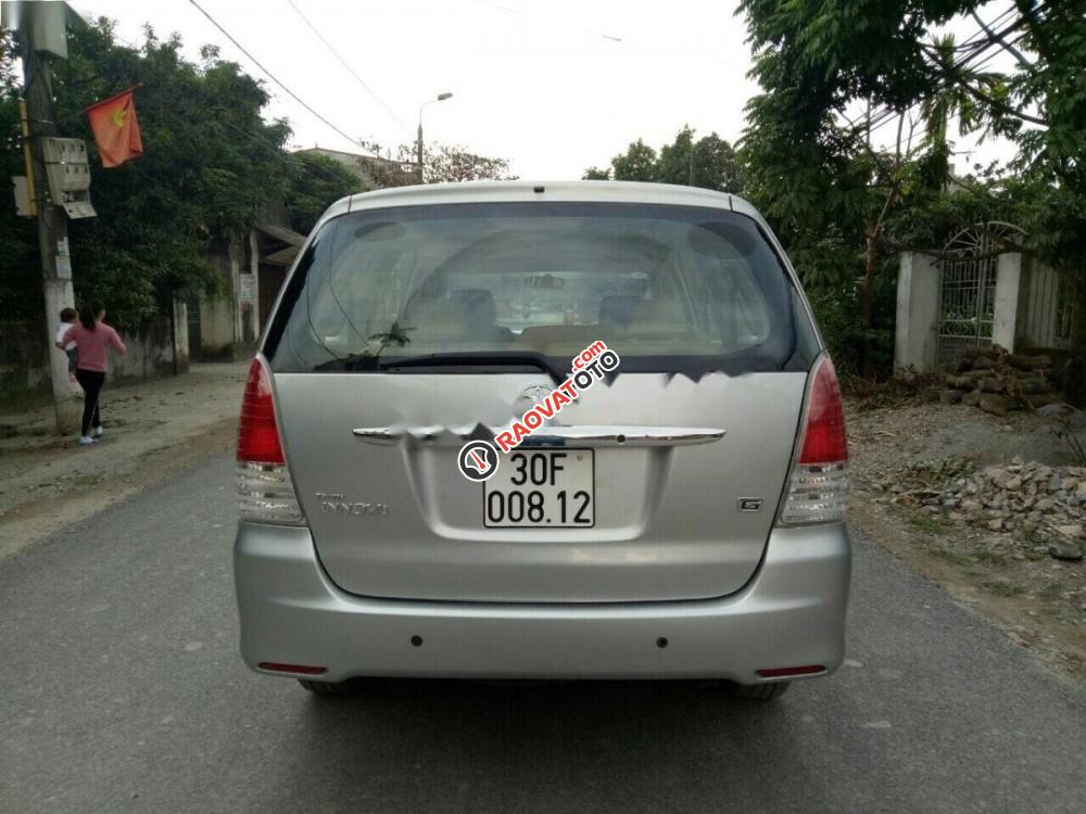 Cần bán gấp Toyota Innova 2.0G đời 2010, màu bạc-1