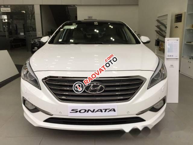 Bán xe Hyundai Sonata 2017, màu trắng-0