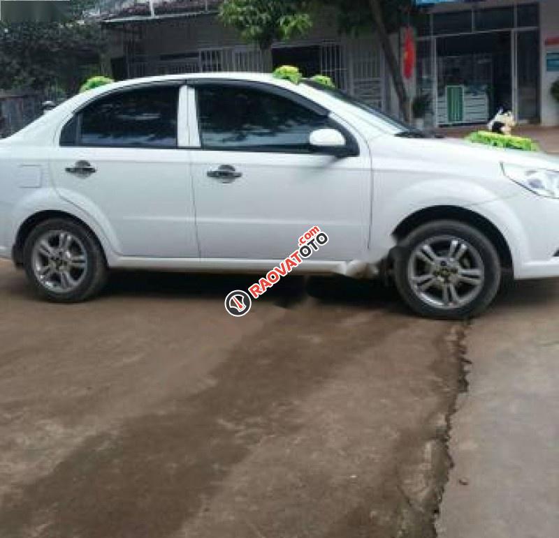 Cần bán xe Chevrolet Aveo đời 2015, màu trắng số sàn, giá 350tr-4