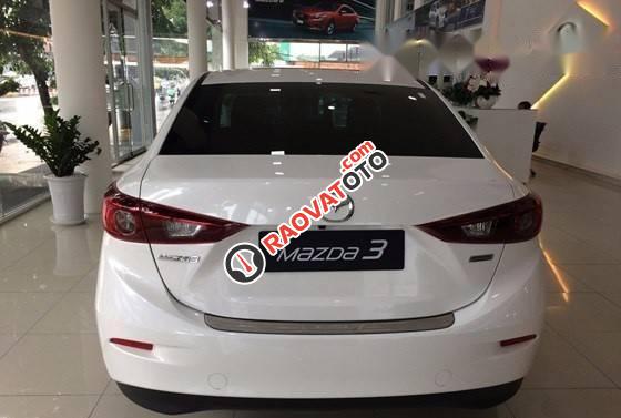 Bán xe Mazda 3 đời 2017, màu trắng, giá tốt-0