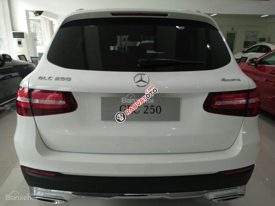 Bán xe Mercedes GLC 250 đời 2017 đủ màu, xe giao ngay nhiều quà tặng-4