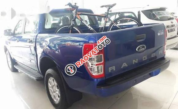 Bán Ford Ranger XLS AT 4x2 đời 2017, màu xanh lam, giá tốt-2