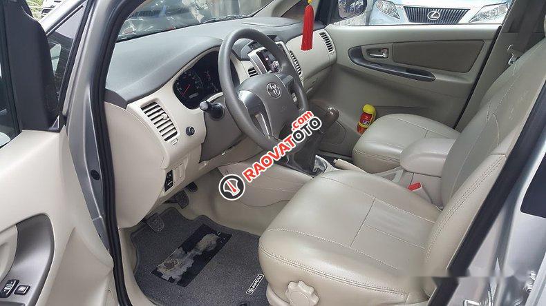 Bán ô tô Toyota Innova E đời 2015, màu bạc số sàn, 620tr-1