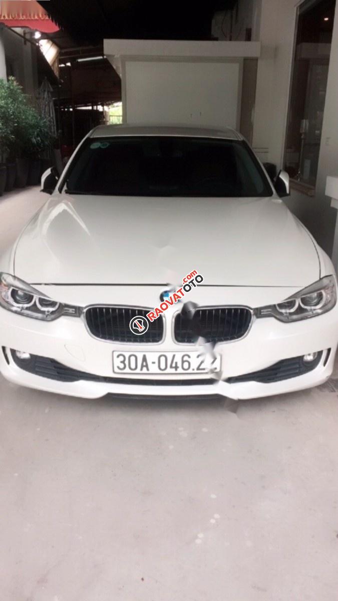 Cần bán gấp BMW 3 Series 320i đời 2013, màu trắng, xe nhập chính chủ, giá tốt-1