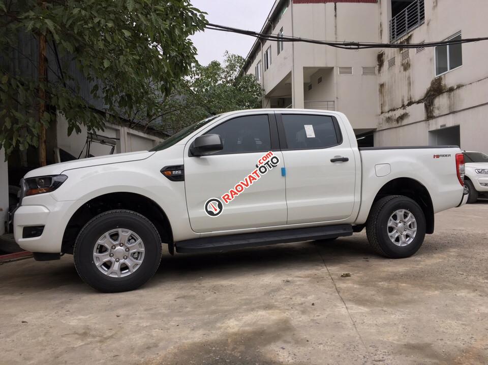 Bán ô tô Nam Định xe Ford Ranger XLS 4x2 AT, 1 cầu, số tự động, mới 100%, tư vấn, hỗ trợ trả góp-2