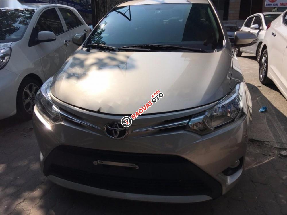 Cần bán xe Toyota Vios đời 2017, màu vàng số tự động, giá chỉ 565 triệu-0