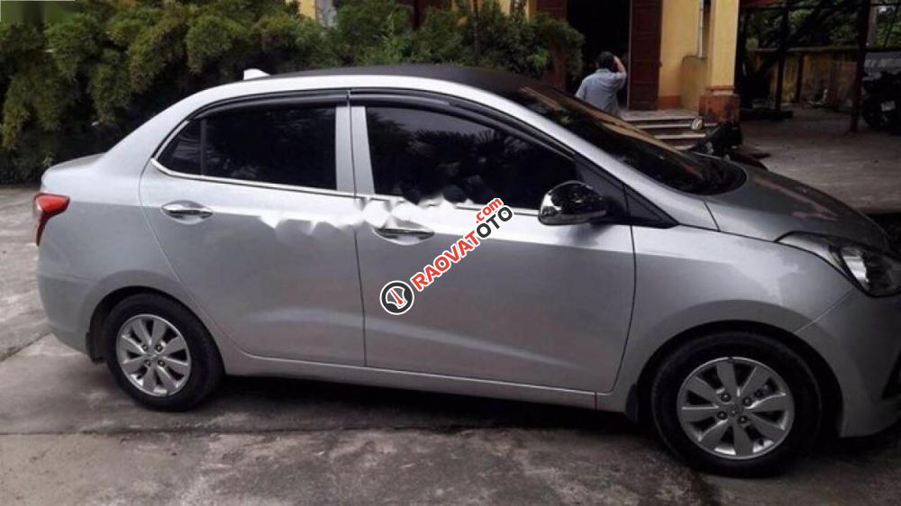 Cần bán lại xe Hyundai Grand i10 1.2 MT 2017, màu bạc-0