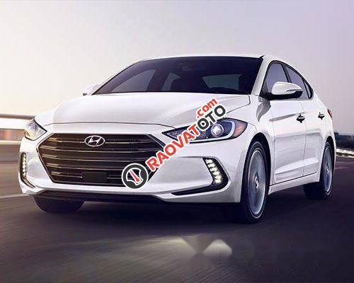 Bán xe Hyundai Elantra 2.0AT đời 2017, màu trắng, 609 triệu-1