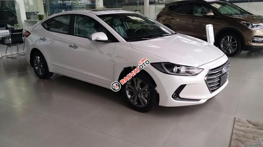 Bán xe Hyundai Elantra đời 2017, màu trắng-4