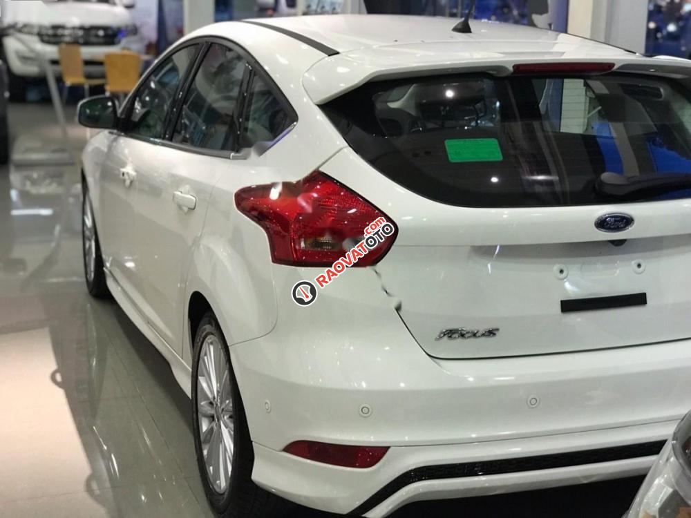 Cần bán xe Ford Focus Trend 1.5L đời 2017, màu trắng, 585 triệu-3