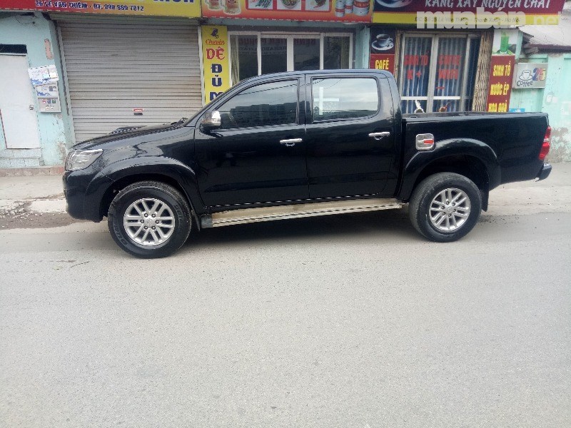 Cần bán gấp Toyota Hilux đời 2012, màu đen, nhập khẩu chính hãng, giá chỉ 435 triệu-0