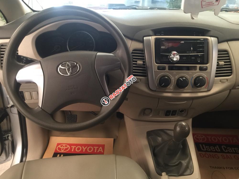 Cần bán xe Toyota Innova E MT năm 2016, màu bạc-2