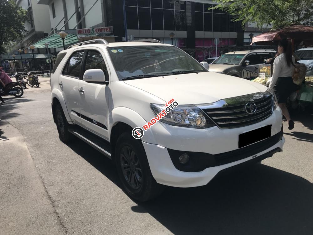 Cần bán gấp Toyota Fortuner đời 2015, màu trắng, xe nhập giá cạnh tranh-0