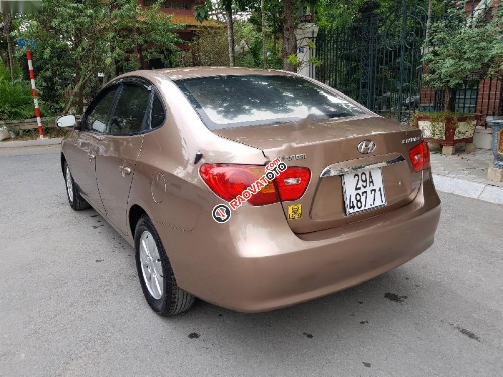Cần bán xe Hyundai Elantra đời 2011, màu vàng xe gia đình-8