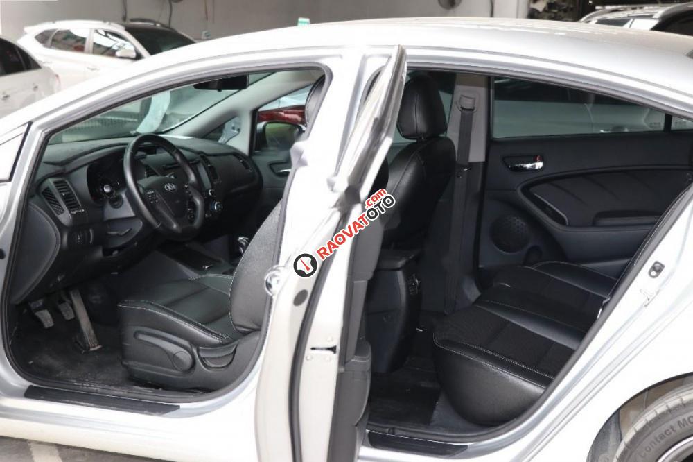 Cần bán xe Kia K3 1.6MT đời 2015, màu bạc-1