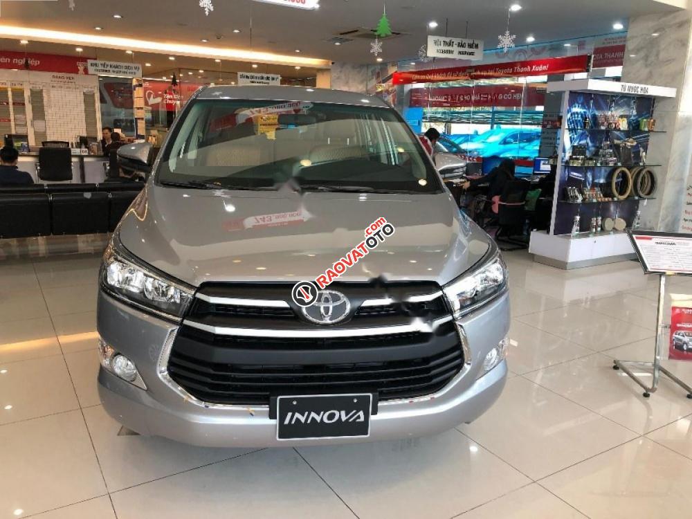 Bán ô tô Toyota Innova 2017, màu bạc-1