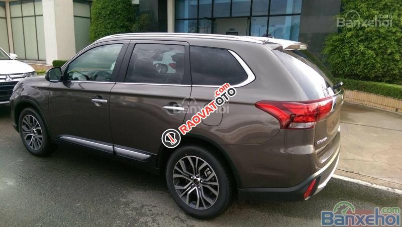 Bán ô tô Mitsubishi Outlander đời 2017, màu nâu, nhập khẩu, giá tốt nhất khu vực, tư vấn 24/7, giao xe tại Huế-3