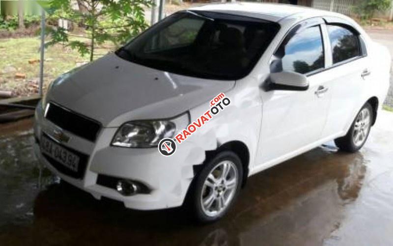 Cần bán xe Chevrolet Aveo đời 2015, màu trắng số sàn, giá 350tr-0