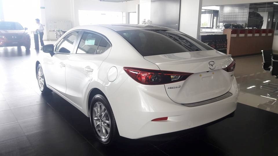 Cần bán Mazda 3 đời 2017, màu trắng, xe nhập, 650tr-2