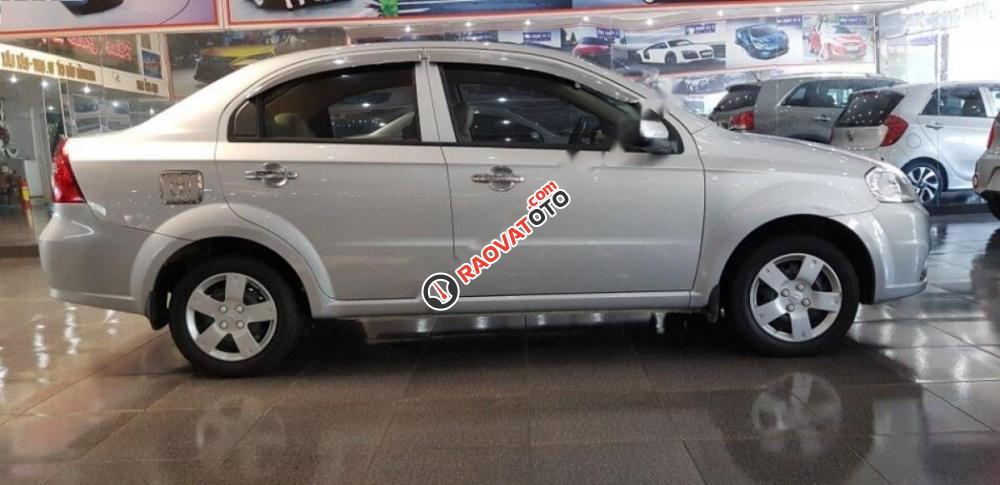 Bán xe Chevrolet Aveo 2013, màu bạc xe gia đình, 290tr-4