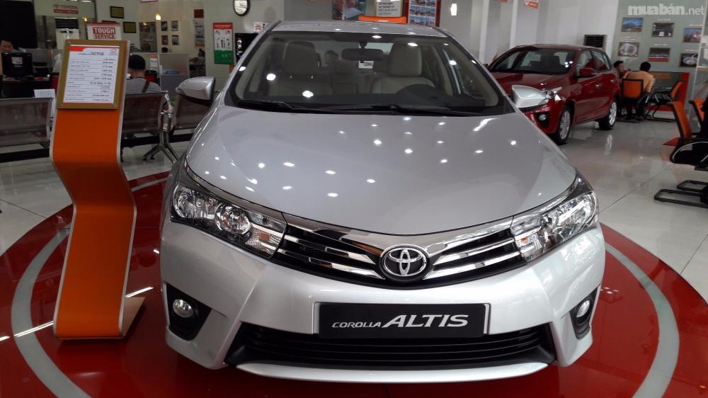 Bán xe Toyota Corolla altis 1.8V đời 2017, màu bạc, xe nhập-0