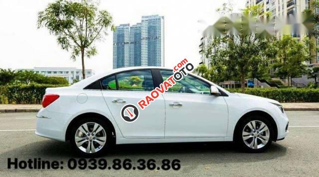 Cần bán xe Chevrolet Cruze LT sản xuất 2017, màu trắng-1