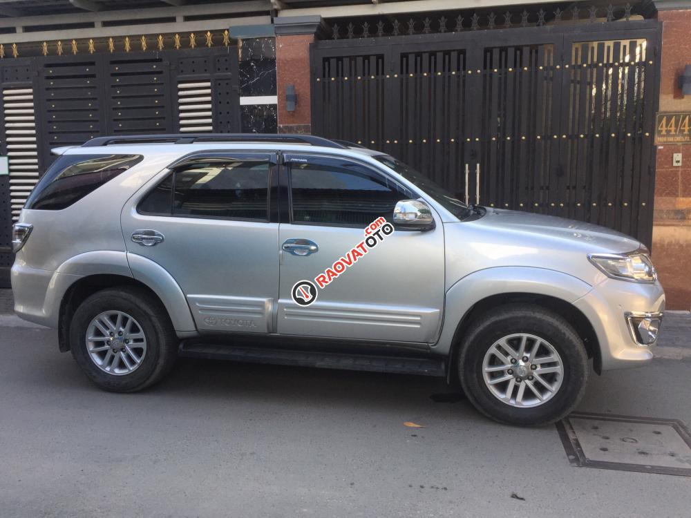 Bán xe Toyota Fortuner 2015, tự động xám bạc xe một chủ trùm mền ít đi-6