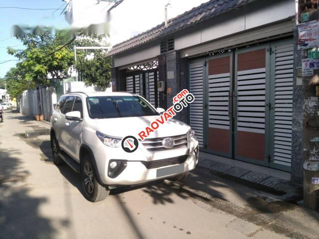 Cần bán lại xe Toyota Fortuner đời 2017, màu trắng-2