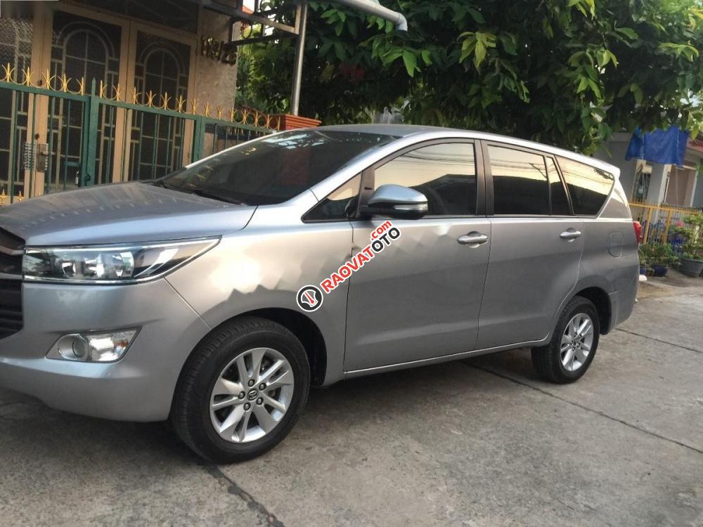 Bán ô tô Toyota Innova E đời 2016, màu bạc, 679tr-4