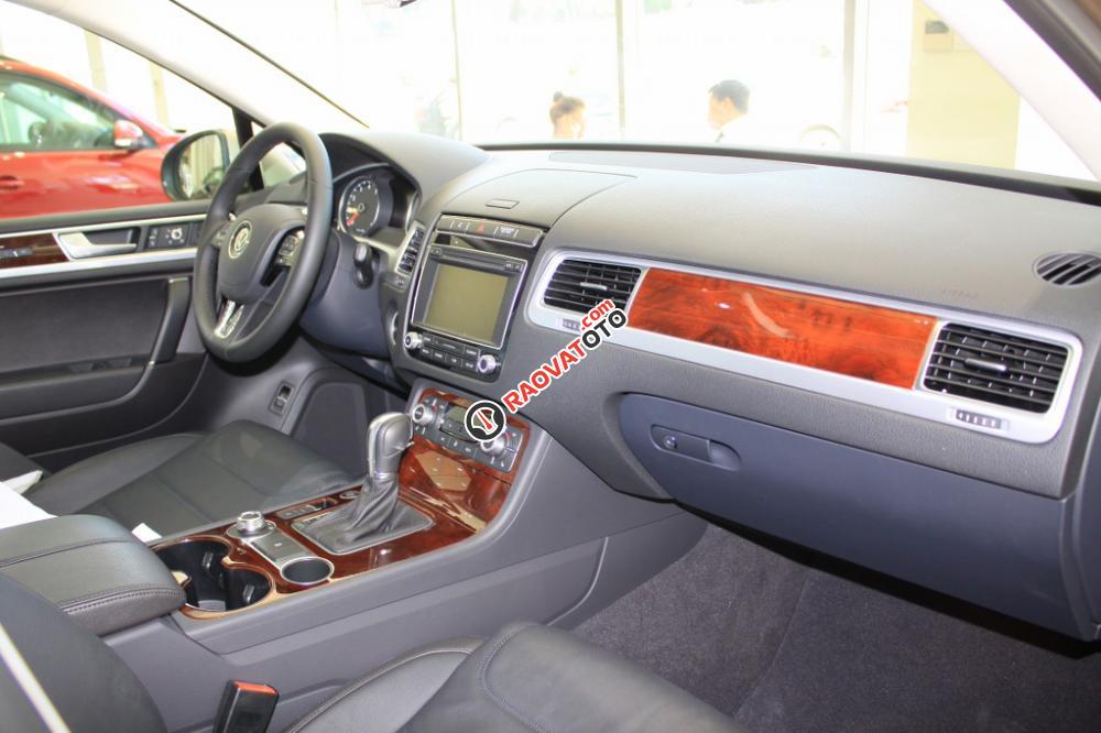 Bán ô tô Volkswagen Touareg đời 2016, màu vàng, nhập khẩu nguyên chiếc-3