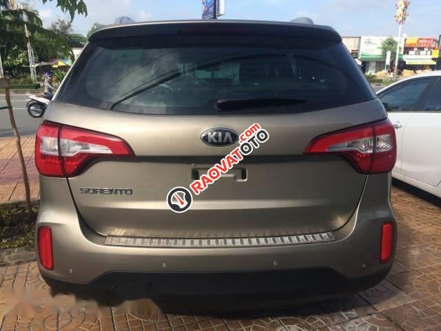 Cần bán xe Kia Sorento đời 2016, màu ghi vàng -3