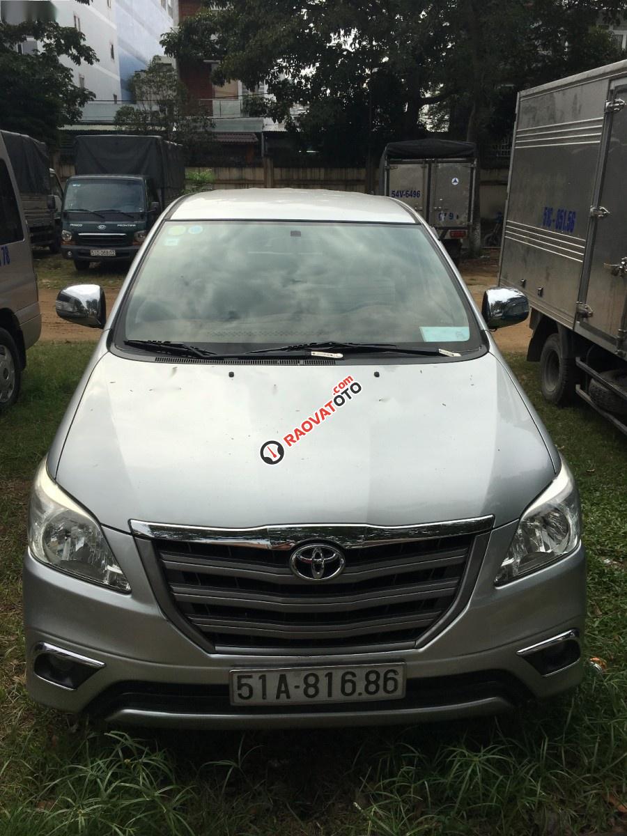 Bán Toyota Innova 2.0E năm 2014, màu bạc chính chủ, 575tr-4