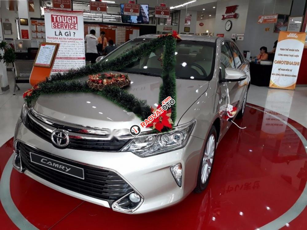 Bán Toyota Camry 2.0E đời 2017, màu bạc-0