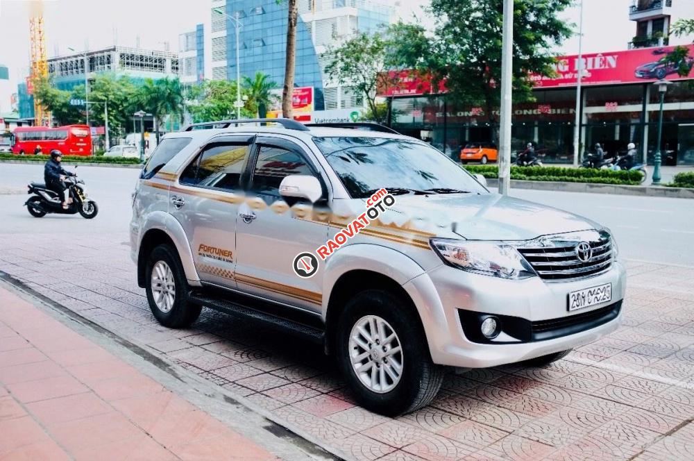 Bán xe Toyota Fortuner V 2012, màu bạc-9