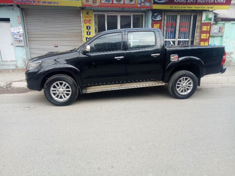 Cần bán gấp Toyota Hilux đời 2012, màu đen, nhập khẩu chính hãng, giá chỉ 435 triệu-2