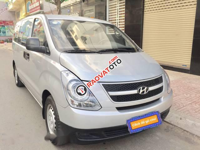 Bán xe Hyundai Grand Starex đời 2008, màu bạc còn mới-1