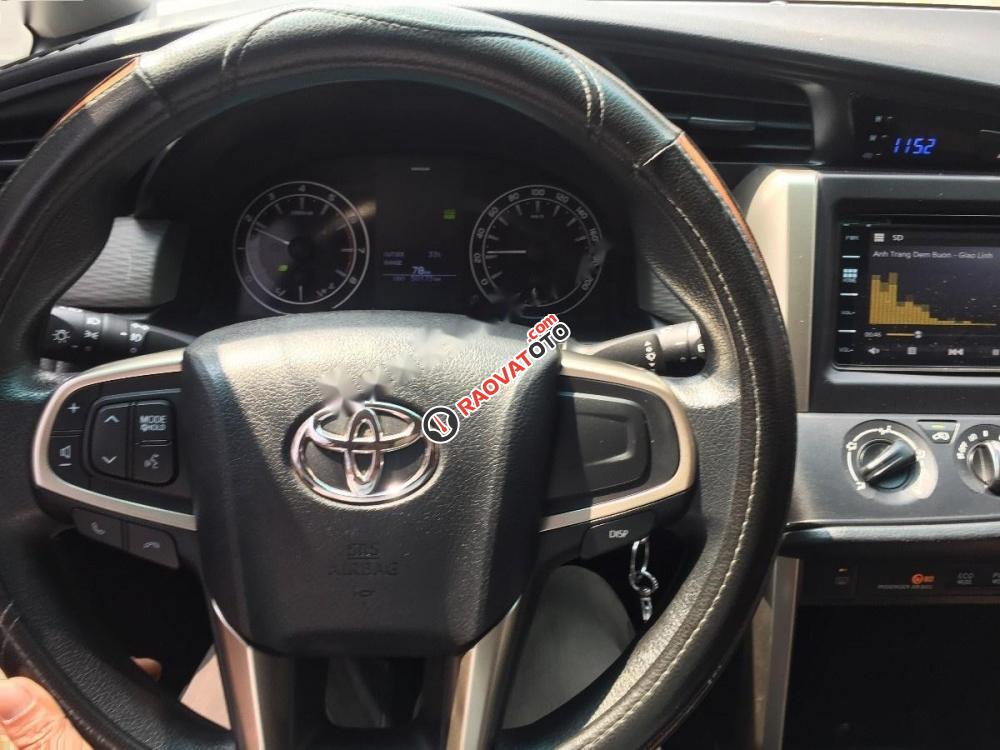 Bán ô tô Toyota Innova E đời 2016, màu bạc, 679tr-8