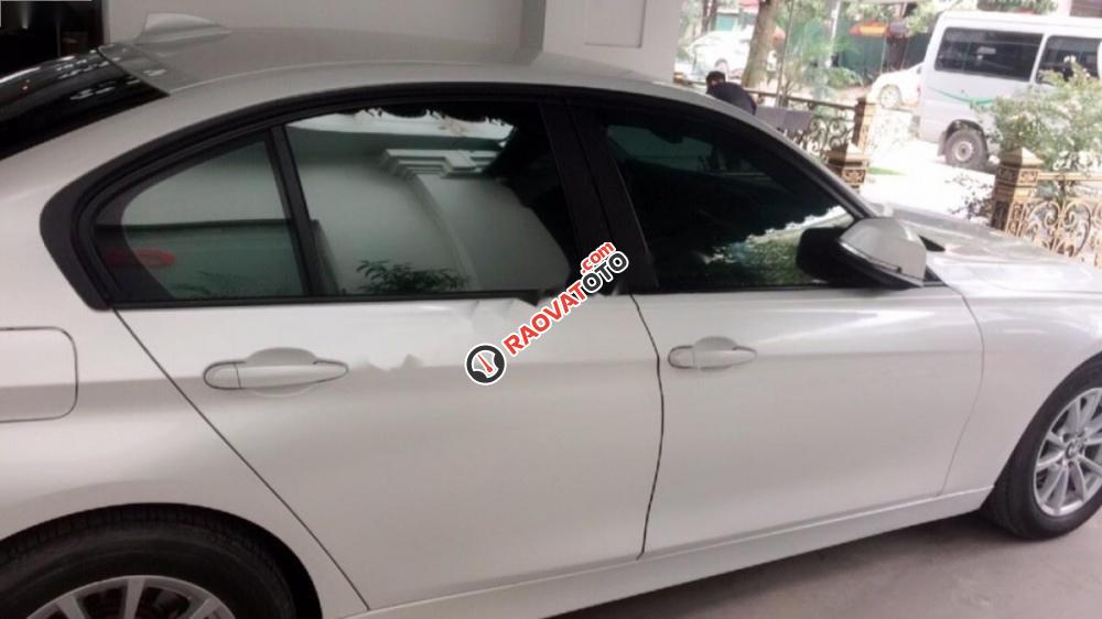 Cần bán gấp BMW 3 Series 320i đời 2013, màu trắng, xe nhập chính chủ, giá tốt-4