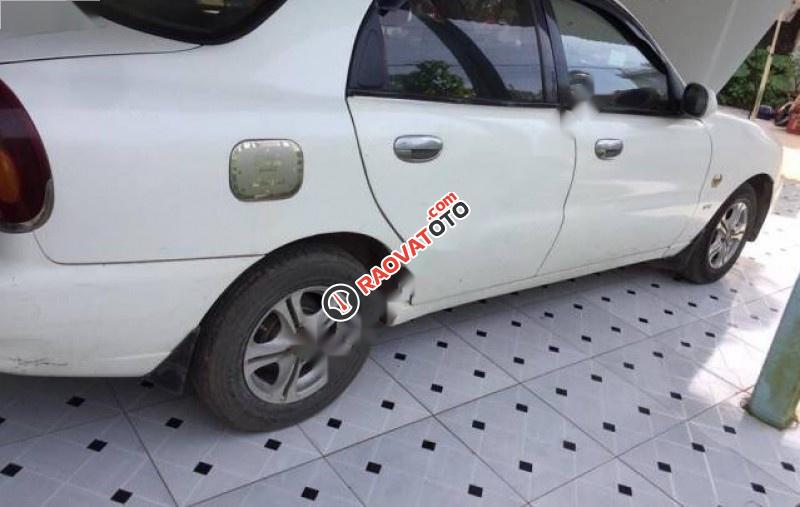 Cần bán xe Daewoo Lanos đời 2001, màu trắng, giá 79tr-4